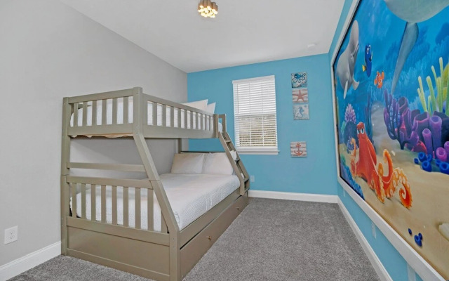 Vibrant Townhome w Private Pool, near Disney