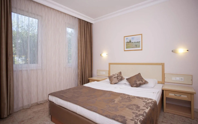 Club Paradiso Hotel