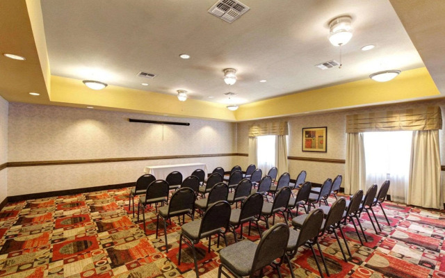 Comfort Inn & Suites Donna near I-2