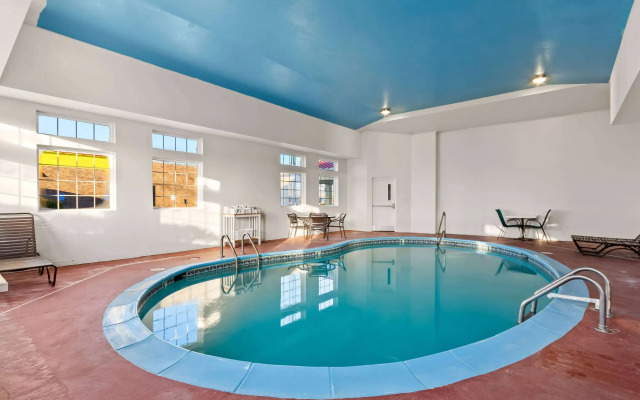 Super 8 by Wyndham Elizabethtown