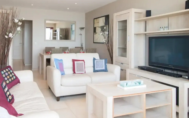 Posh Apartment With Racecourse View