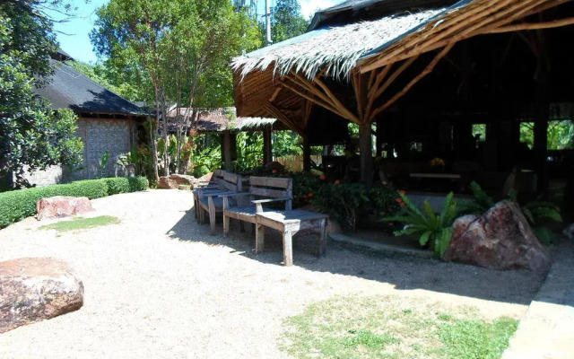 The Cliff and River Jungle Resort