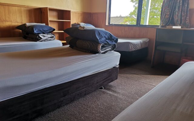 Smoke Lake Hot Springs Lodge and Camp