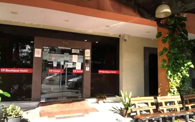 Super OYO 156 YP Boutique Hotel