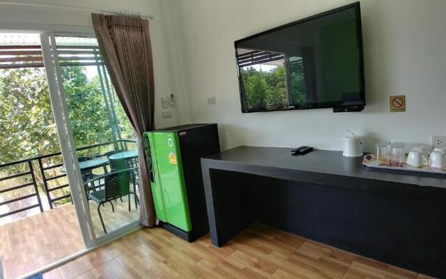 Thipburee Riverside Hotel