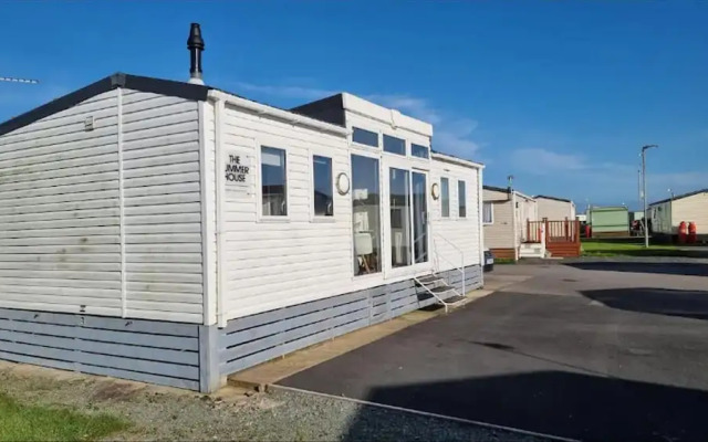 Seaside Holiday Park 4-bed Caravan in Heysham