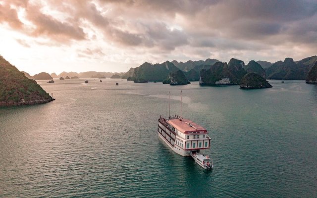 Heritage Line Ginger Cruise – Ha Long Bay & Lan Ha Bay