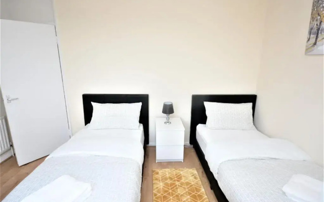 Beautiful Two Bedroom Flat in Brixton London