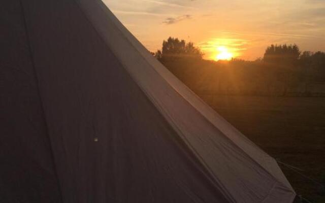 Hopgarden Glamping - Luxury 6m bell tent