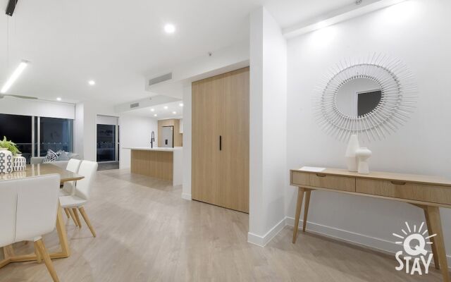 Chevron Renaissance - Q Stay