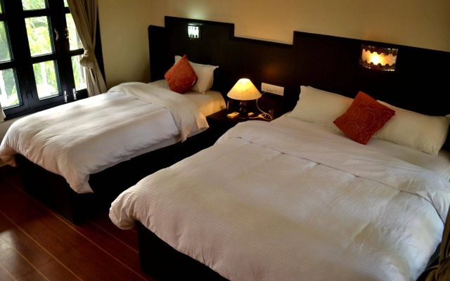 Rhino Lodge & Hotel