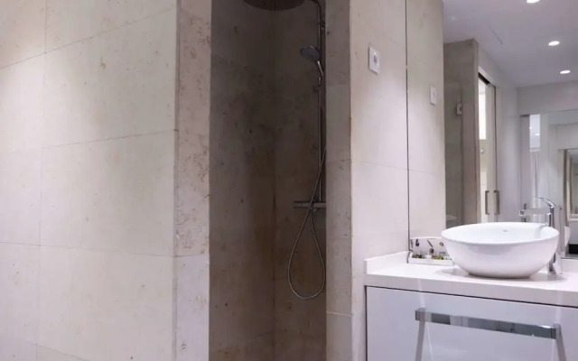Ampersand - Bright 2-bedroom Apartment