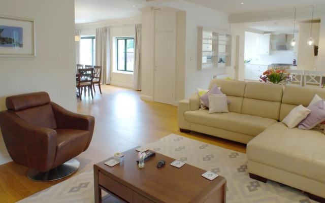 Countryside Escape With Stunning Garden in Surrey