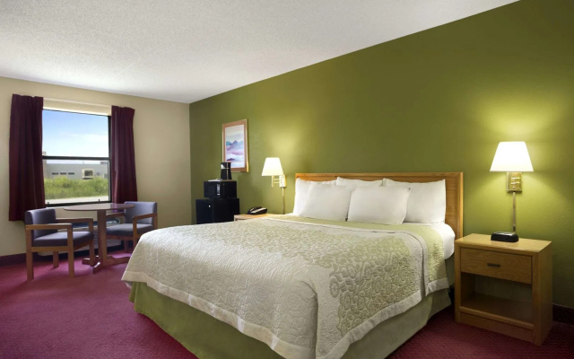 Days Inn by Wyndham Park City Kansas