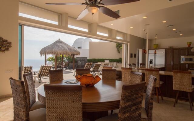 Spacious 5 BR W/amazing Ocean View at Villa del Mar