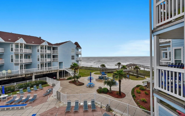 Seascape 1214 Studio Bedroom Condo by RedAwning