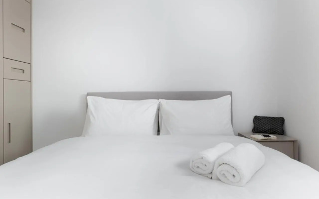 Luxury 2bdrm balcony & parking close to the Beach