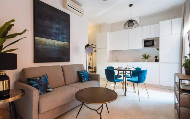 Chiqui and Vicente Bright Apartment