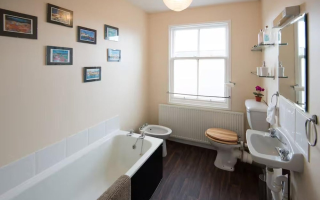 Near Beach - Pets - Bbq - Fireplace - Sleeps 10