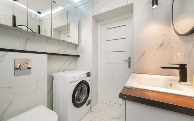 Wroclaw Center Apartment by Renters