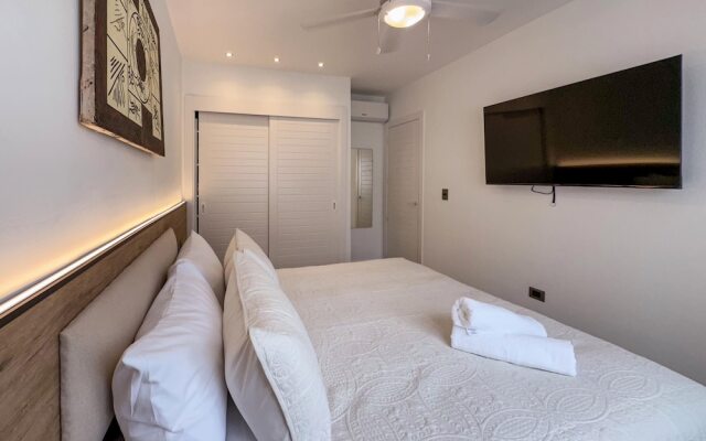 Gorgeous 2 BR Luxury Apartment