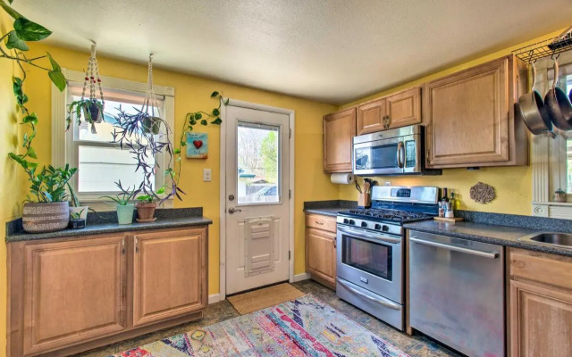 Patio, Grill & Yard: Cozy Denver Abode!
