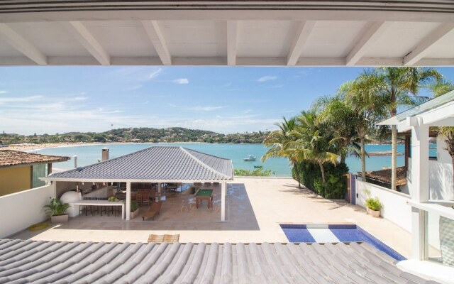 Mansão Pé na Areia Ferradura com 4Suítes