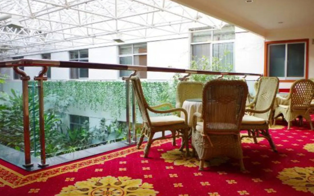 Dongying Garden Hotel (Lanzhou University Railway Station)