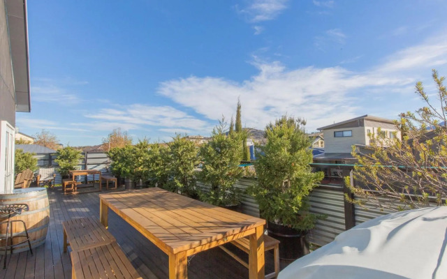 Oak & Barrel / 7 Twynam Street