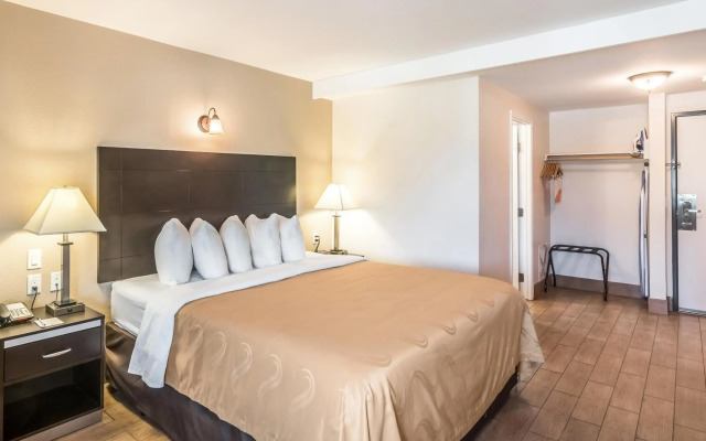 Quality Inn & Suites near Downtown Bakersfield