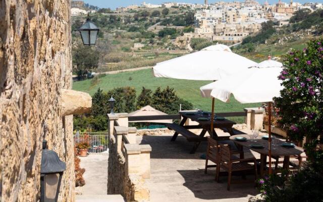 Villeleynah Amazing Gozitan Villa + Pool