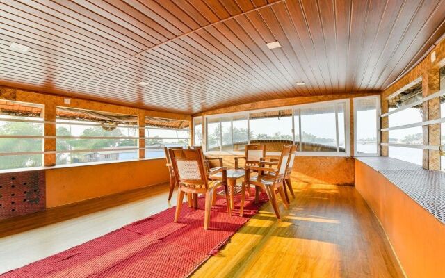 OYO 23231 KHBO Gold Sharing Houseboat