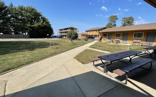 Lake Bluff Inn and Suites