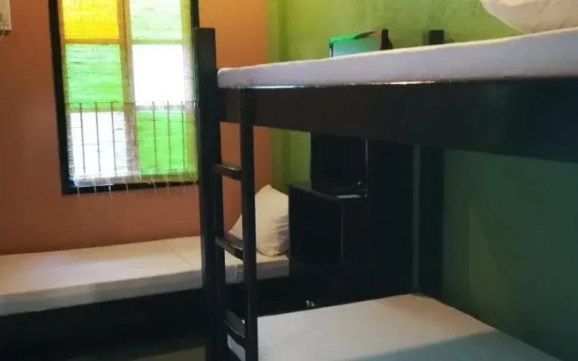 Purple Fountain Inn & Hostel