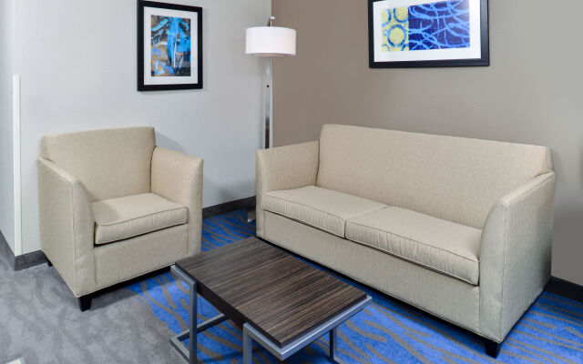 Holiday Inn Express St. Louis West - O'Fallon by IHG