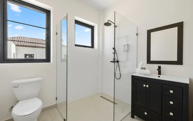 NEW Walk 2 Beach - 5BR Bonusroom w Pool Office