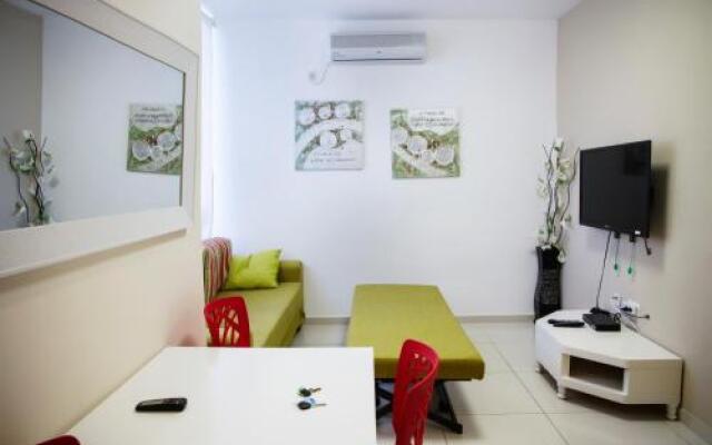 Gk Apartment Ben Gurion St.