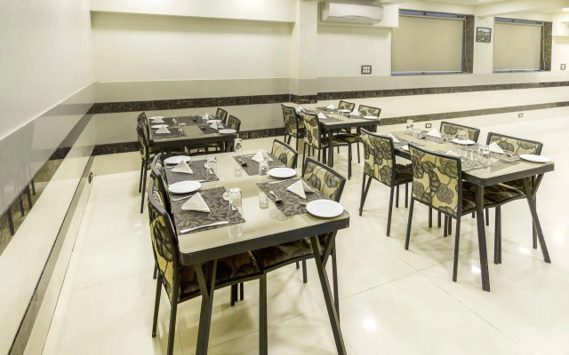 OYO 16703 Hotel The Platinum