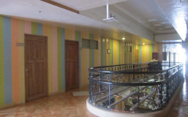 Plaza Maria Luisa Suites Inn