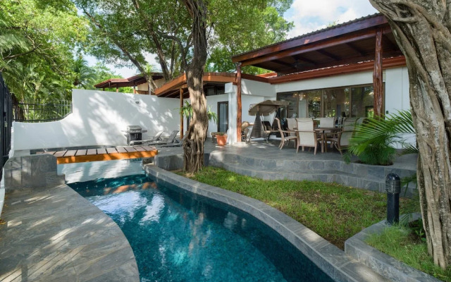 Casa Woodbine Beachfront House