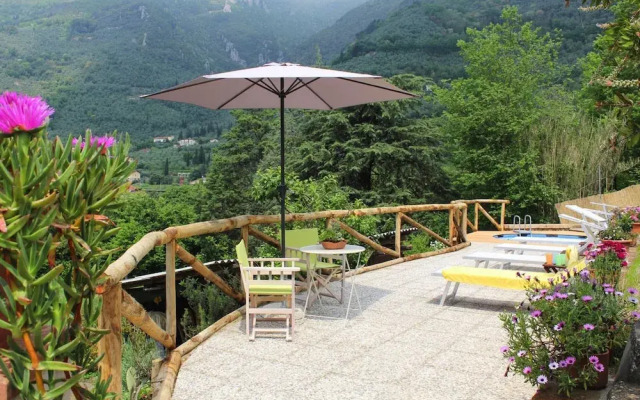 Apartment Casa Paola With Pool in Camaiore