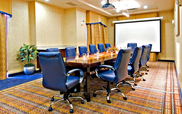 Holiday Inn Express Hotel & Suites Riverport Richmond by IHG