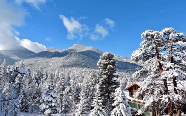 Tranquil Luxury Vacation At Windcliff 3 Bedroom Home by RedAwning