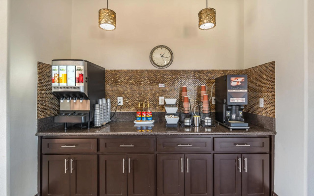 Red Roof Inn & Suites Sulphur Springs