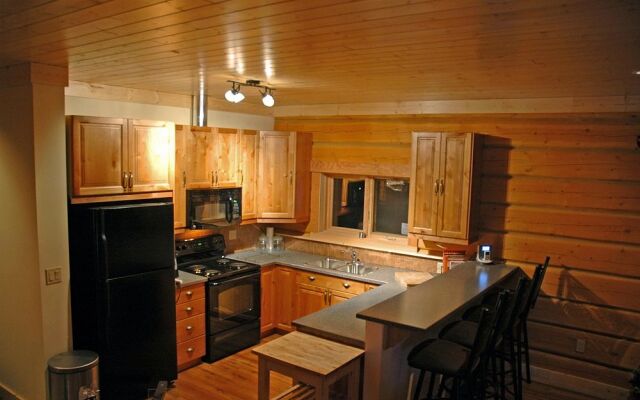 Kicking Horse Kabins