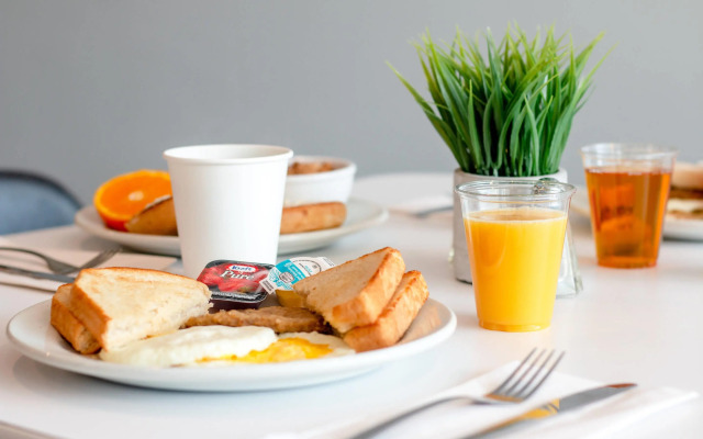 Comfort Suites Kingston Central