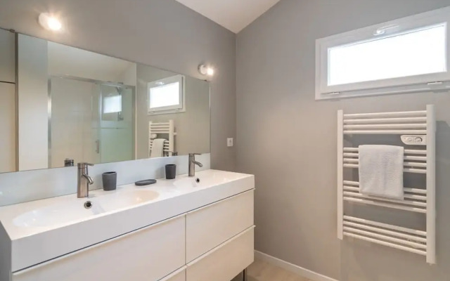 Villa w/ Palm Trees & Pool