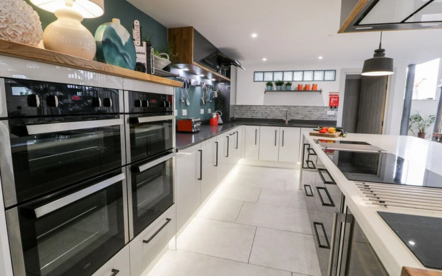 Capel Mawr, Basement 19