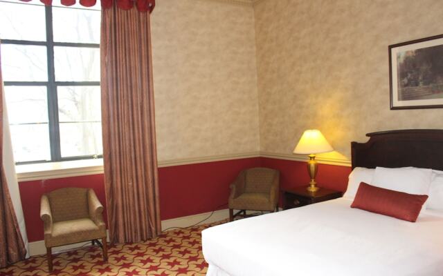 Roberts Riverwalk Urban Resort Hotel