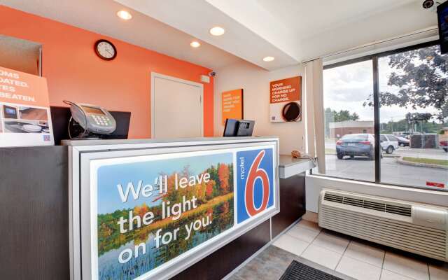 Motel 6 Southington, CT - Hartford